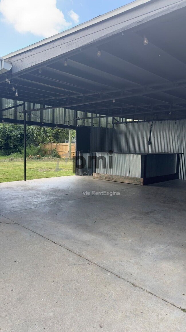 Building Photo - 1528 Division St