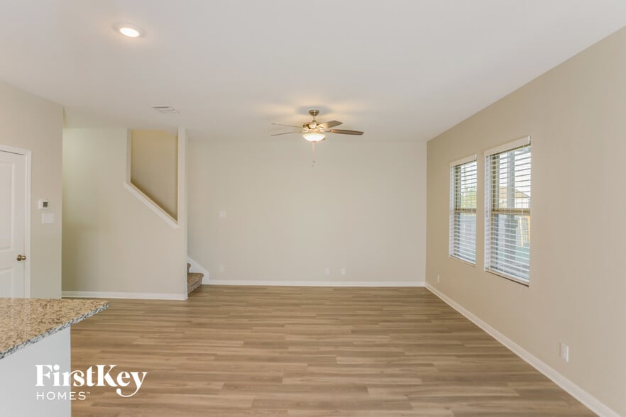 Building Photo - 13403 Summer Light