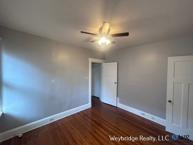 Building Photo - 862 Academy Ave