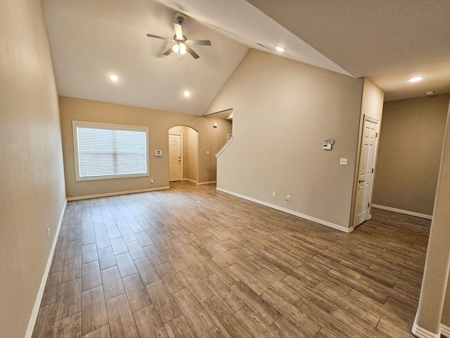 Primary Photo - Beautiful 3 Bed/2.5 Bath Townhome in Chaff...