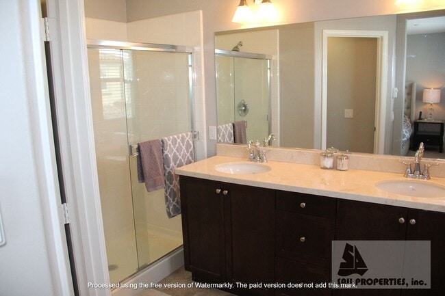 Building Photo - Beautiful Upgraded 3 Bd 3.5 Bth w/Large Bo...