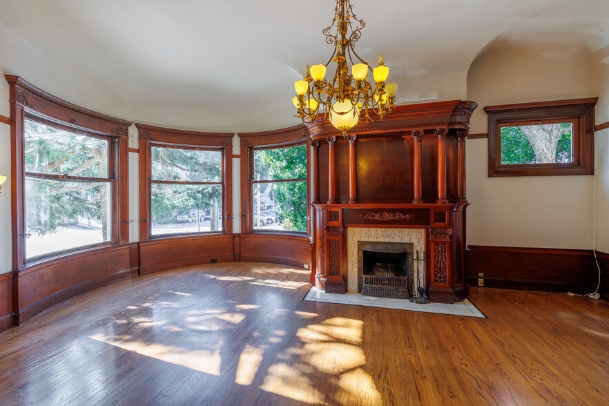 ROSEWOOD CHERRY WOOD VERY ELEGANT - 2398 Broadway