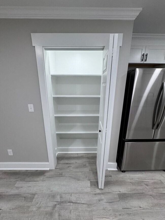 Building Photo - 2BR SFR with Updated Kitchen in Charlotte 28210