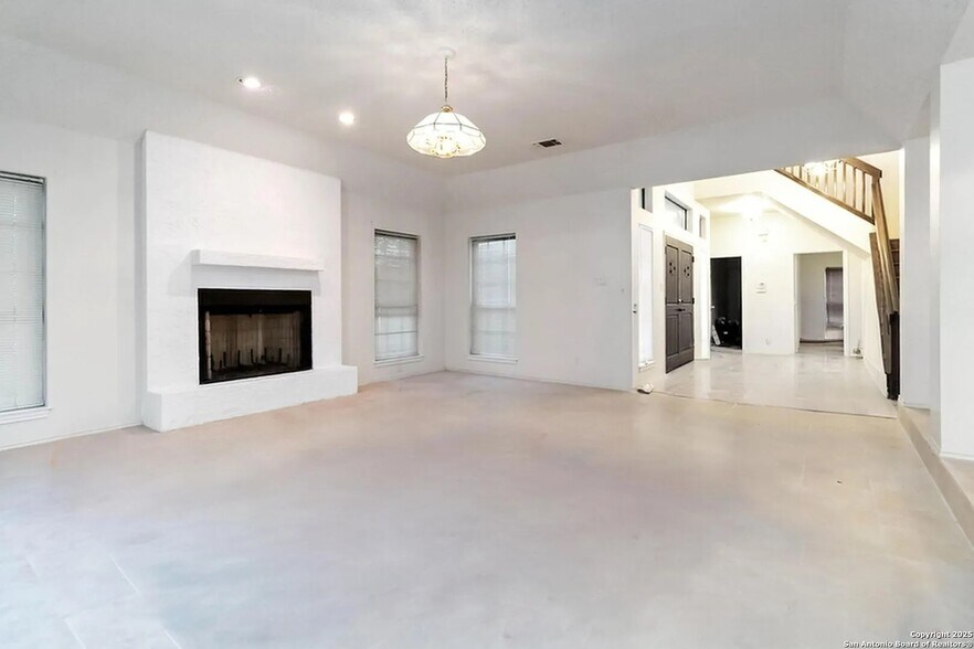 Building Photo - 17915 Summer Knoll Dr