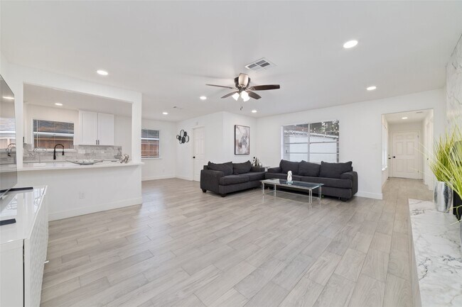 Building Photo - 25402 Hickory Valley Ln