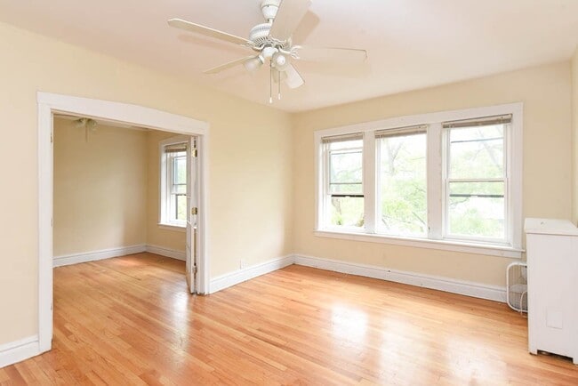 Building Photo - 3902 W Argyle St