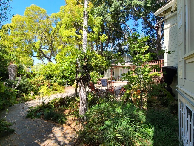 Building Photo - The Casita