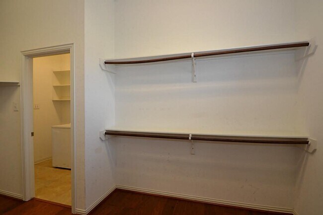 Building Photo - 6606 Cadogan Ct