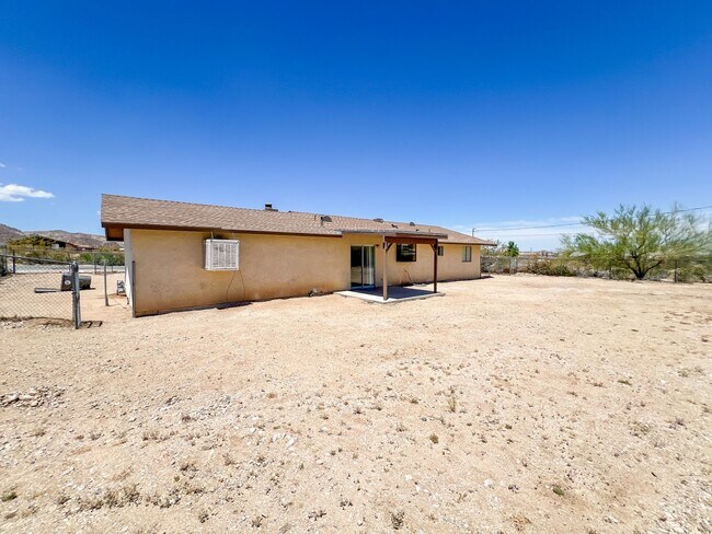 Building Photo - 29 Palms Home with Mountain Views