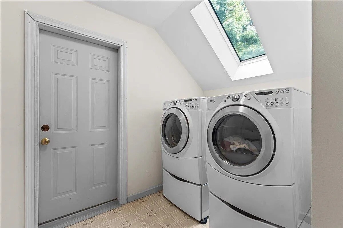 Building Photo - 65 Forman Dr