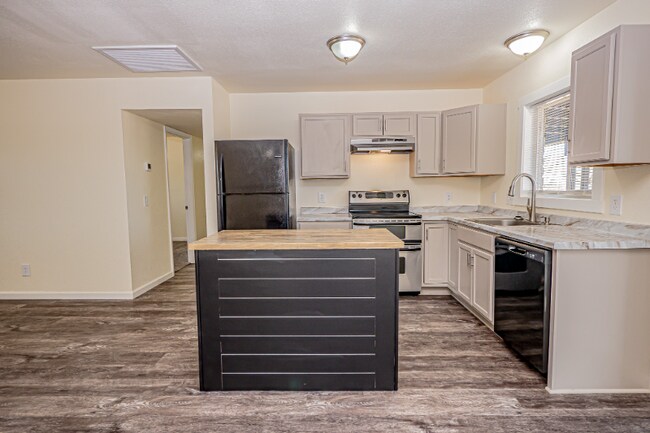 Building Photo - 2152 Calle Mesa Verde