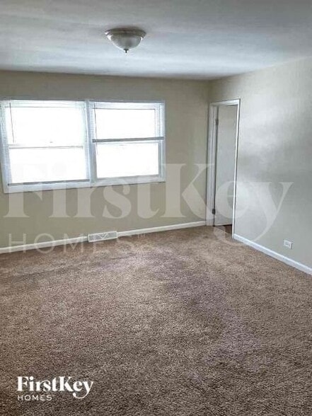 Building Photo - 2 Devon Ct