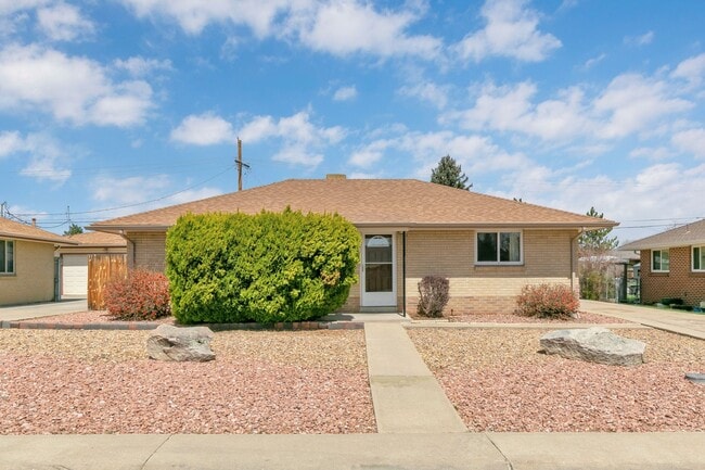 Primary Photo - Nice 3 Bedroom home near Olde Town Arvada