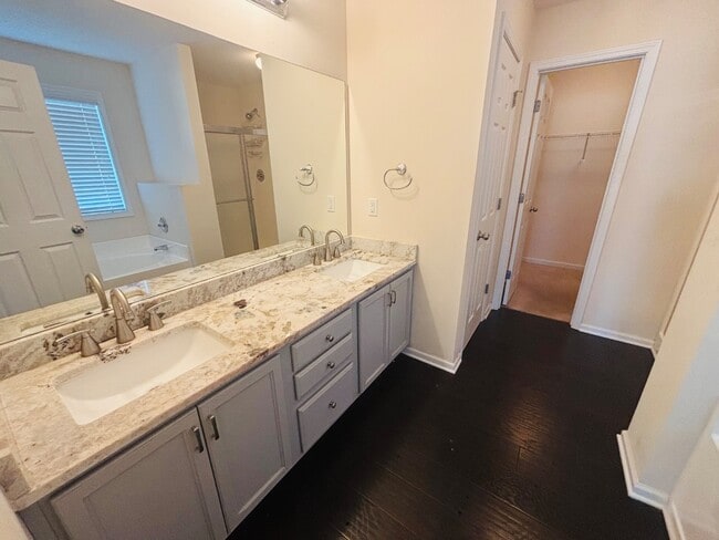 Building Photo - 607 McDowell Ln