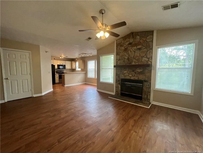 Building Photo - 950 Stewarts Creek Dr
