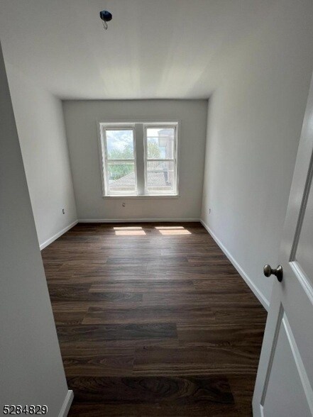 Building Photo - 412-416 Bloomfield Avenue Unit 21