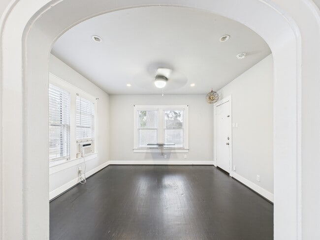 Building Photo - 605 Enid St