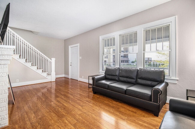 Building Photo - 805 Miner St