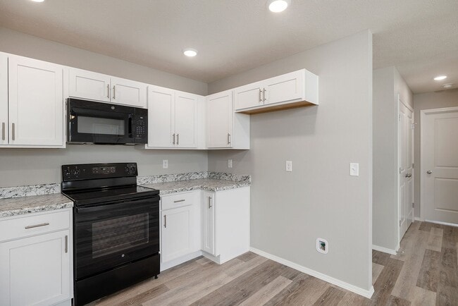 Building Photo - Newer 3 bedroom duplex in Republic!