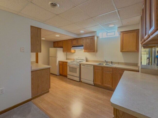 Building Photo - Exceptional Lease Offering in Novi Schools!