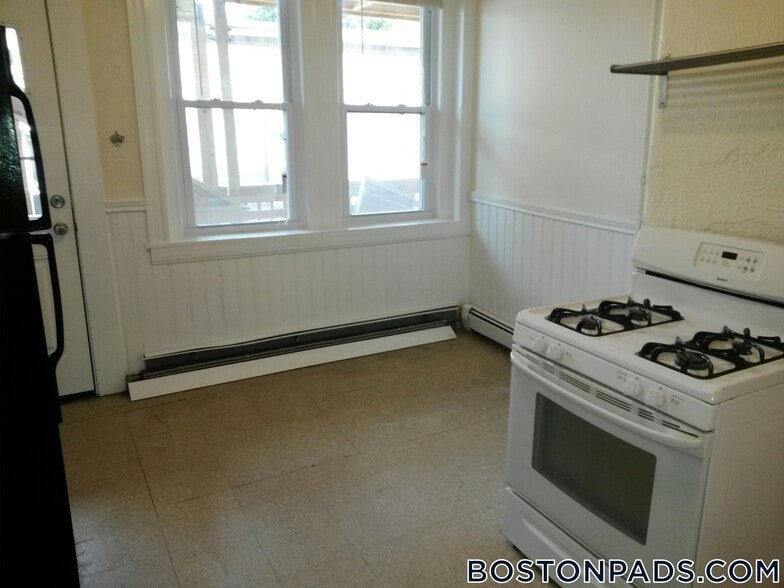 Building Photo - 124 Berkshire St