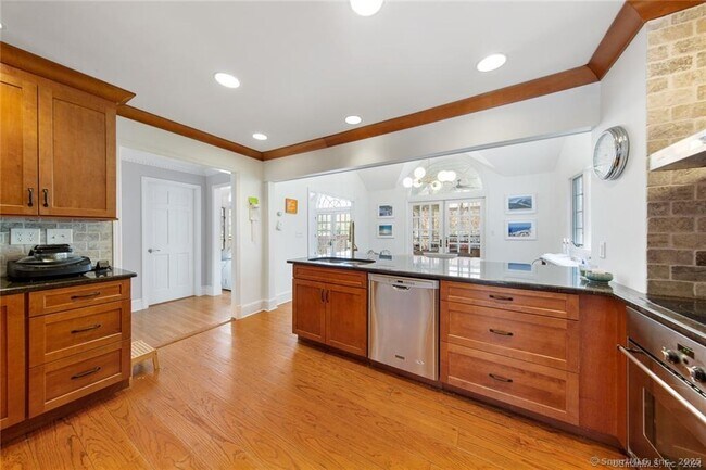 Building Photo - 41 Burr Farms Rd