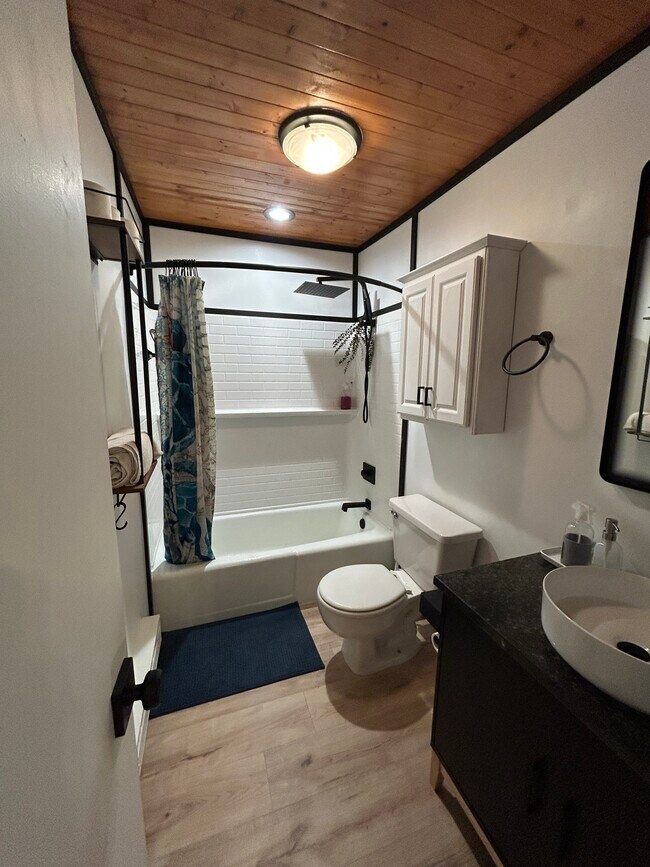 Building Photo - 11 King Arthur Dr