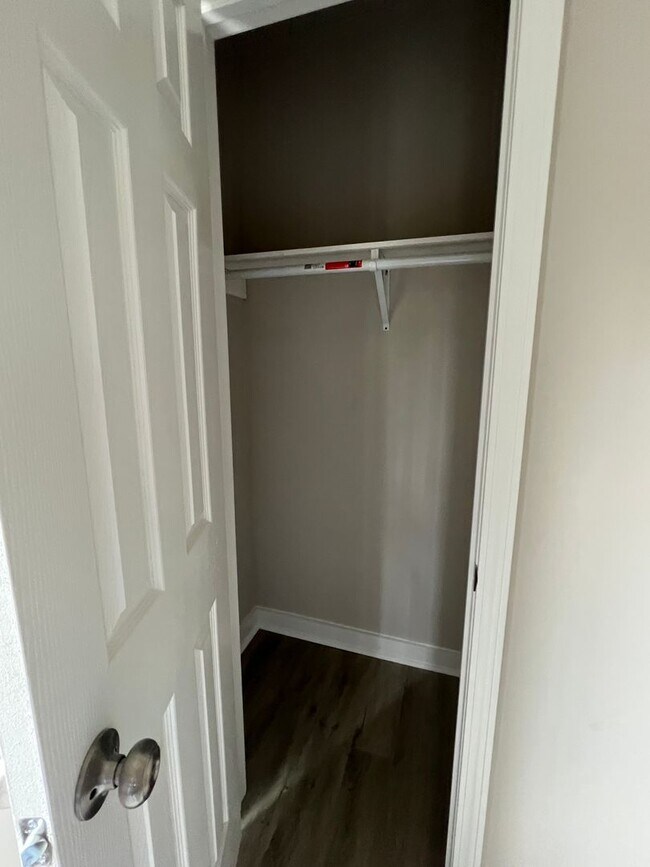 Building Photo - Cute corner lot available for August move-in