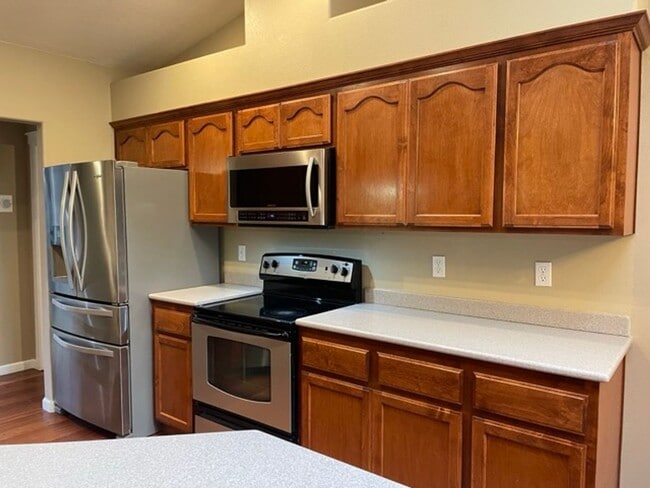 Building Photo - Nice 3 Bedroom 2 Bath home in Central Point