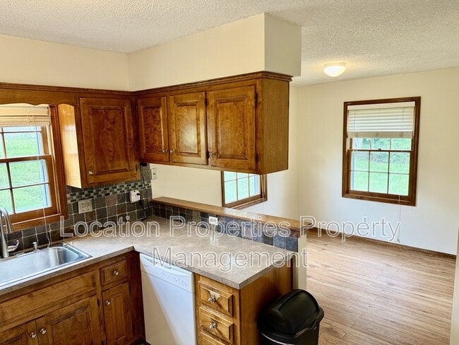 Building Photo - 3619 Lakecrest Ct