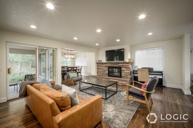 Building Photo - 3760 E Millstream Dr