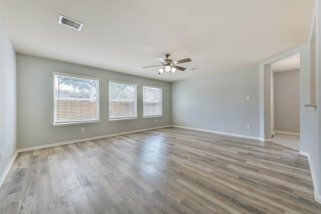 Building Photo - 1217 Quarterhorse Dr