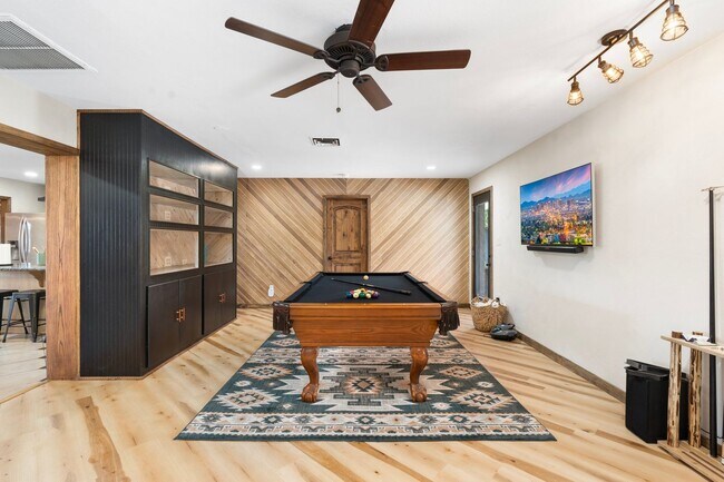 Building Photo - 9 E Del Rio Dr