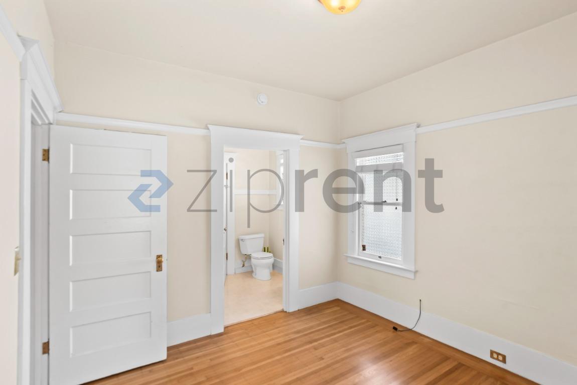 Building Photo - Unit