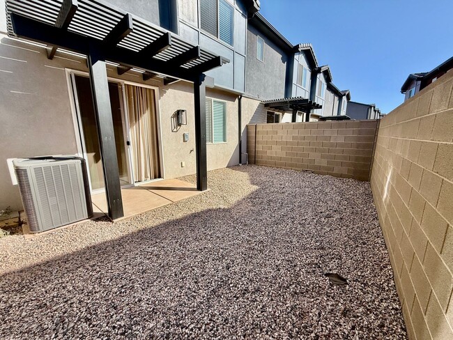 Building Photo - Spacious 3-BR Townhome in Washington