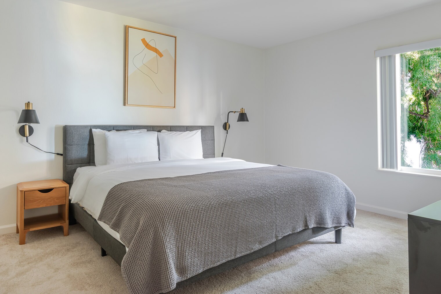 Building Photo - 141 Wellesley Cres