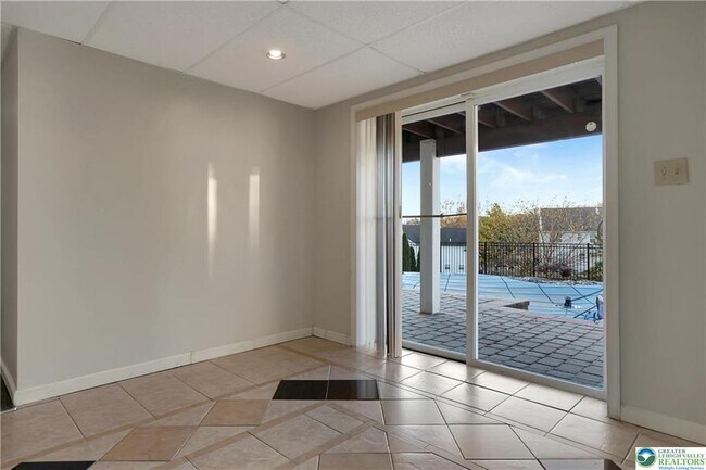 Building Photo - 202 McNair Cir