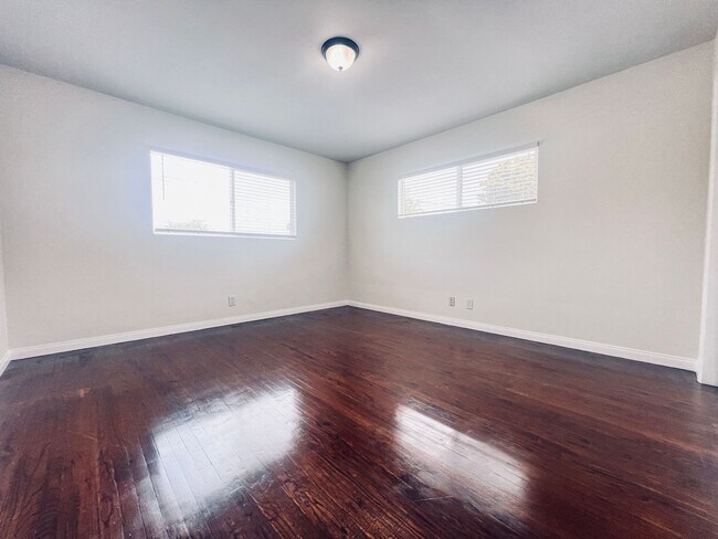 Building Photo - Escondido Historic Neighborhood 3 Bedroom 2 Bath Home