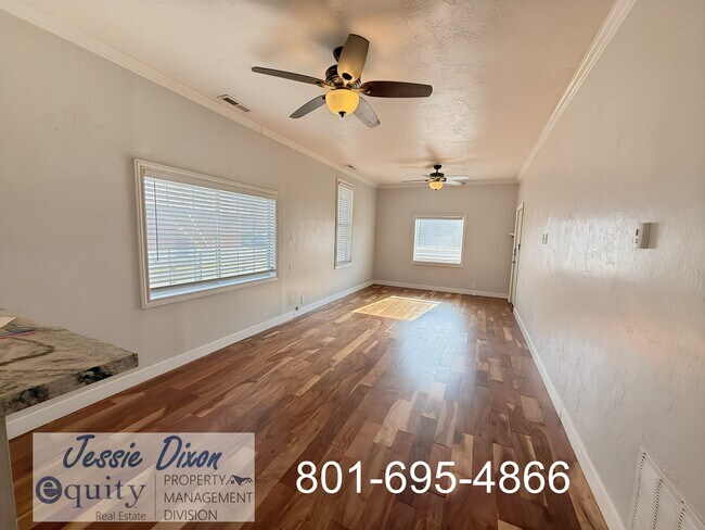 Building Photo - 866 E 22nd St