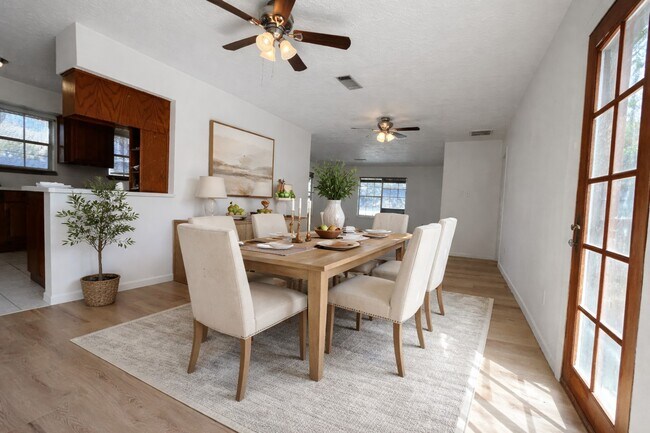 Building Photo - 1220 Kelving Way