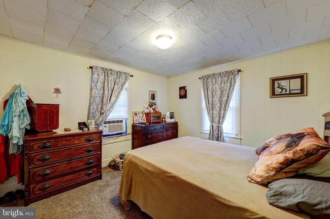 Building Photo - 220 Hazel Ave