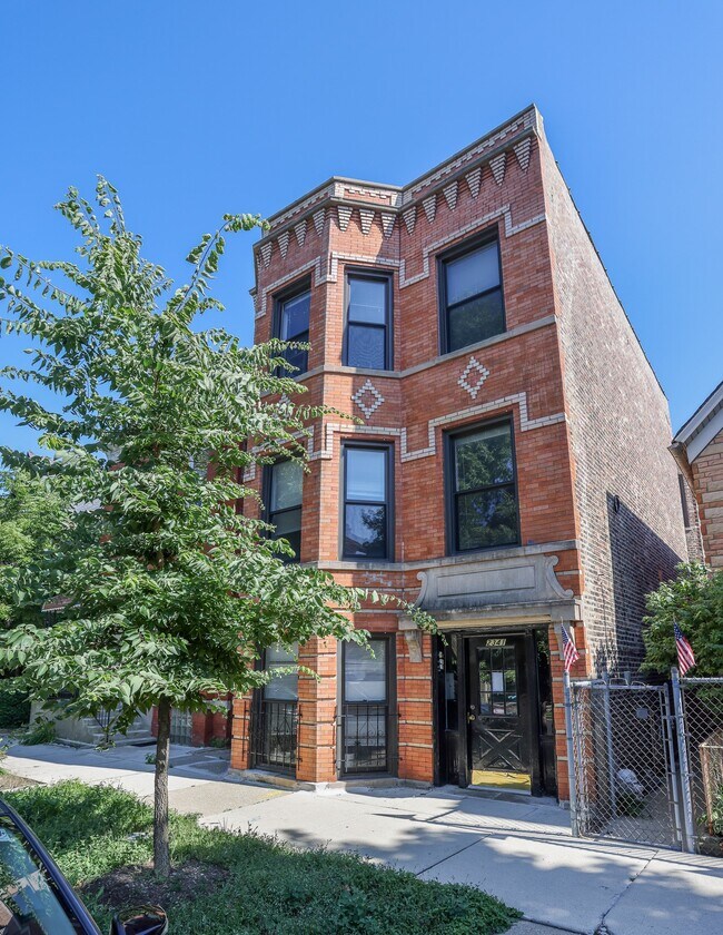 Building Photo - 2341 W Charleston St