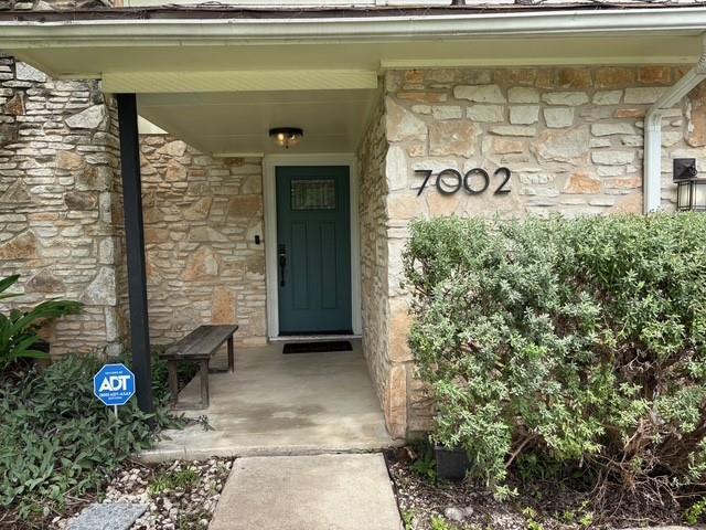 Building Photo - 7002 Crystalbrook Dr