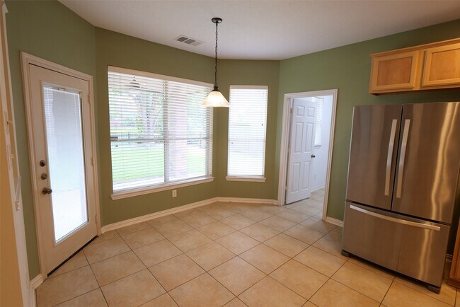 Building Photo - 22719 Sierra Lake Ct