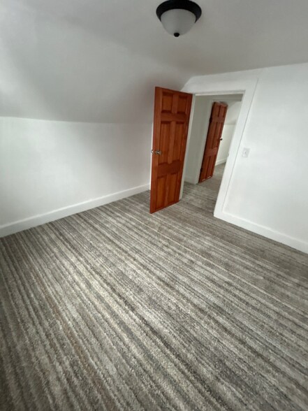 Building Photo - 2106 Thomas St