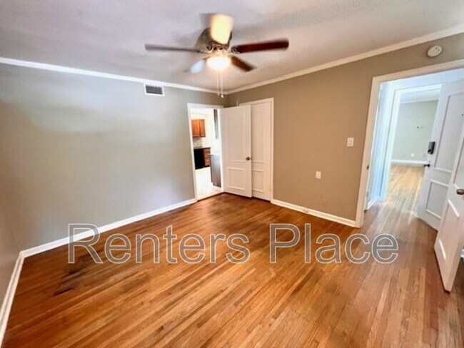 Building Photo - 3315 S Lewis Ave