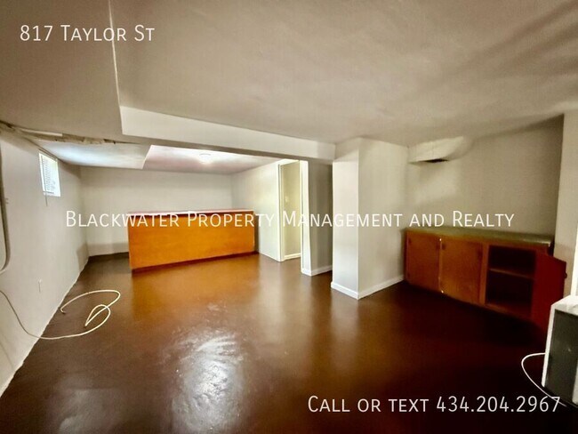 Building Photo - 817 Taylor St