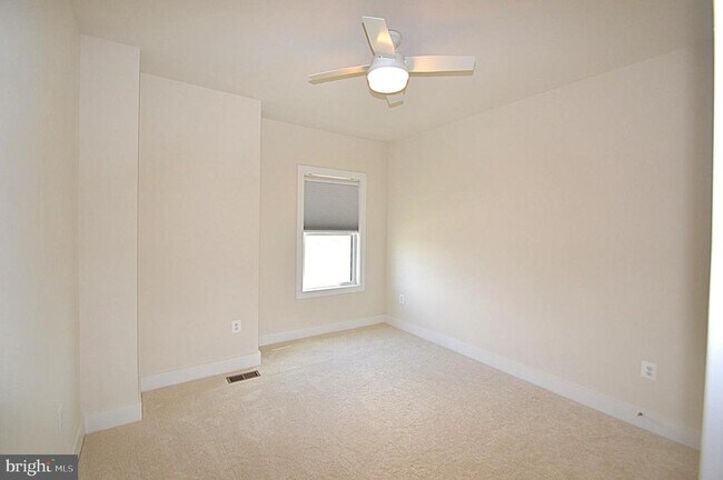Building Photo - 44840 Tiverton Sq
