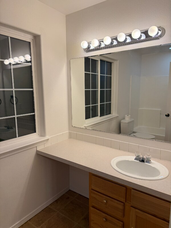 Building Photo - 1319 W Hasket Cir