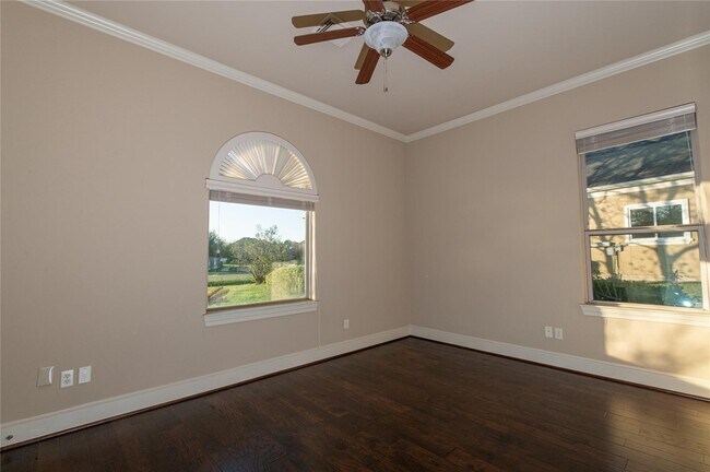 Building Photo - 25702 Golden Bell Dr